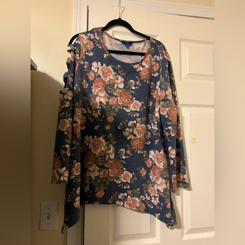 Apt 9 Cut-Out Sleeve Floral Sweater